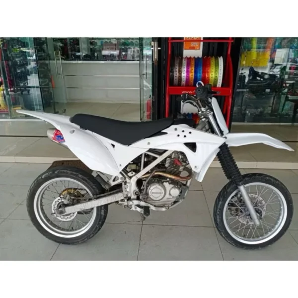id-11134207-8224y-mhbsnvormgi535.webp GORDONS KLX150 Body Set